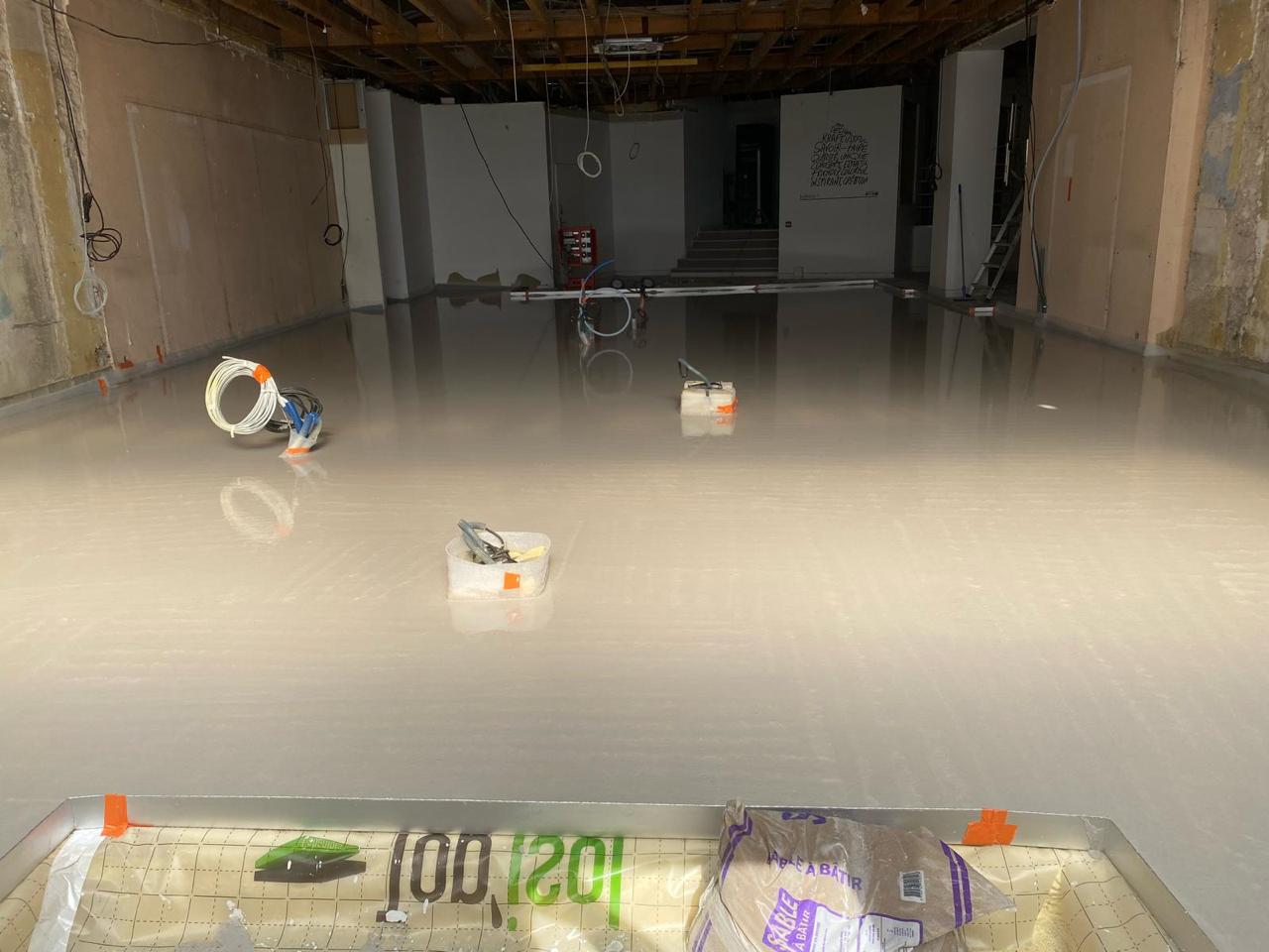 Chape liquide surface brillante - chantier Top'Isol